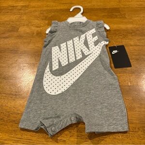Nike Baby Girls Romper Size 6 Month Heather Gray Swoosh Logo 06F018 042 New Tags